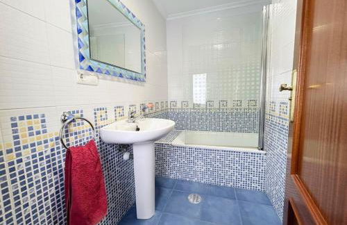 Cómodo apartamento con piscina by beBalmy - Foto 15