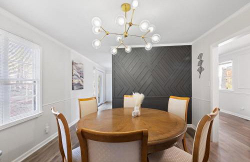 Perfect cute home in Garner with firepit & king bed - Foto 9