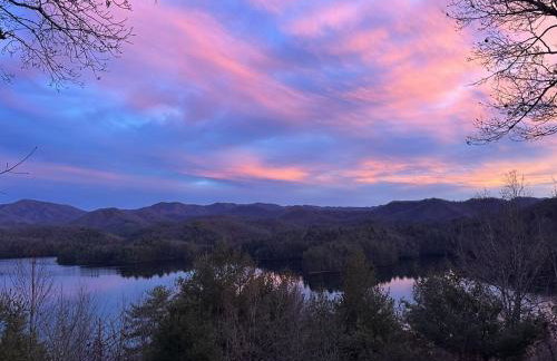 Bear's Mountaintop Home with Gorgeous Lake Views chalet - Foto 47