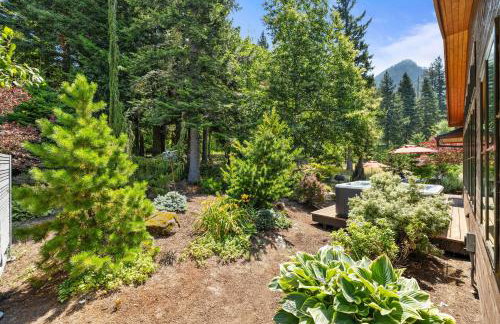 Mountain-View Retreat with Hot Tub & Waterfalls - Foto 46