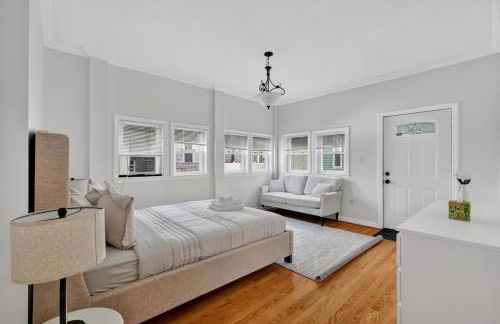 Spacious 2Br home in Malden with AC & heat - Photo 17