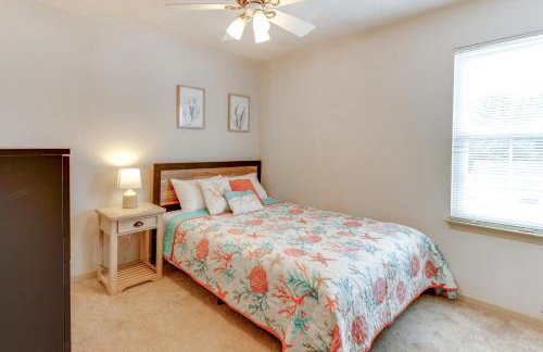 Walk to East Beach Apt with Outdoor Space - Photo 18