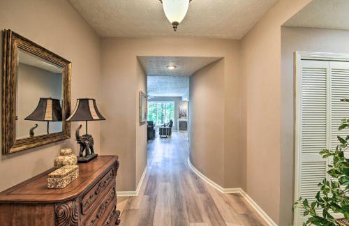 Resort-Style Condo with Balcony on Lake Keowee - Foto 4