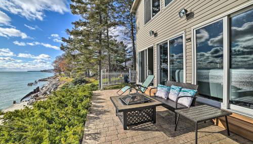 East Tawas Home with Patio, Lake Huron On-Site - Foto 3
