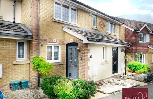 Woking 2 Bedroom House Parking Garden - Photo 1