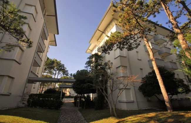 Elegant Retreat With Pool View - Photo 25