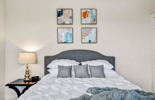 2BR Airy Getaway Near Downtown Pool Gym - Foto 12