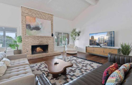 Luxurious Modern Retreat with Private Pool & Patio - Foto 1