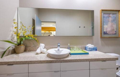 Stylish Gated TH + private heated pool + hot tub - Foto 29