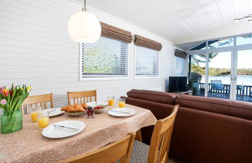 Sandmartin Lodge a lakeshore haven at Pine Lake Resort - Foto 25