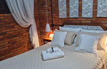 Dúplex 400m do Lago com lareira e garagem - Foto 8