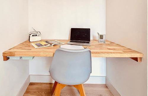 Charming 2-Bedroom Retreat Near City Center with Excellent Transport Links - Foto 8