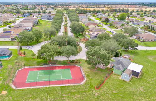 Home with Private Pool, Game Room & Big Backyard! - Foto 37