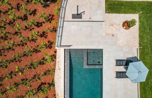 Villa Recluso-3 bd luxury country villa, huge heated pool with hydromassage, individual bbq & large yard, mountain view - Photo 13