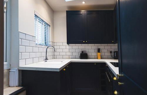 Cathys Cottage, Sun Trap Patio, Modern 3 Bed, Central, Parking - Photo 32