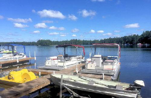 Lovely Lakefront Cabin Rental for Five Guests in West Branch, Michigan - Foto 6