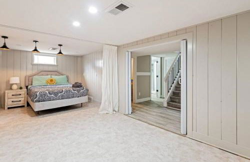 Benson. Cozy pet friendly living. No pet fees. - Photo 6