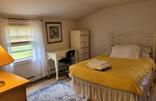 East Granby with AC and WiFi 3 minute to Bradley - Foto 22