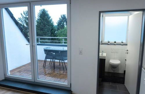 Moderne Ferienwohnung in Gelsenkirchen-Schalke für 1 bis 7 Personen mit Terrasse, ideal für Gruppen & Stadionbesuche - Foto 15