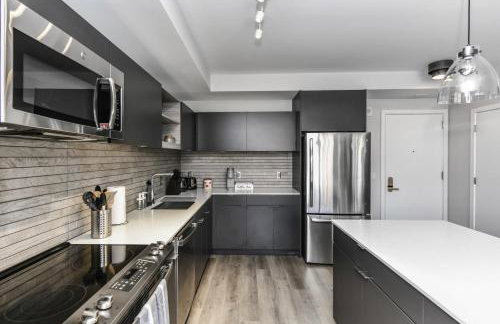 Stylish 2BR Retreat Gym Parkng and Scenic Rooftop - Foto 32