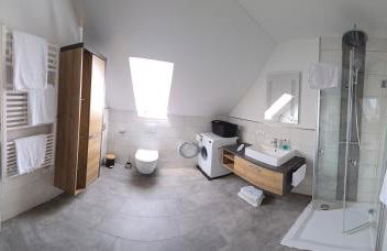 Moderne 3 Zimmer Wohnung Panorama mit großem Balkon für 4Personen inklusive Wifi und Parkplatz - Foto 16