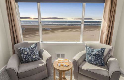 Oceanfront Suite - Top Floor - Sleeps 4 - Pool and Sauna - Foto 2