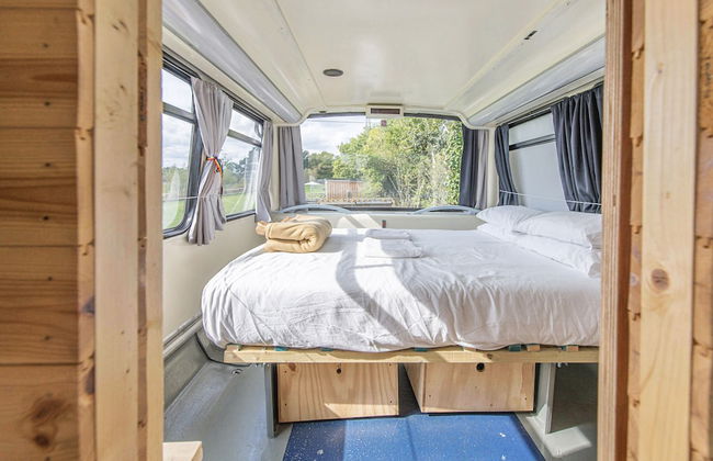 Double Decker Bus on an Alpaca Farm Sleeps 8 - Foto 25