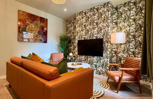 Stunning 4-Bedroom Home - 10 mins to Sandbanks Beach - Photo 1