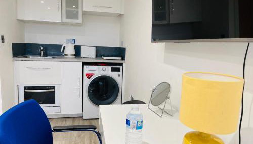 MODERN STUDIO APARTMENT, PRIVATE- DRIVEWAY PARKiNG - Foto 4