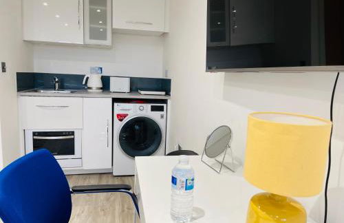 MODERN STUDIO APARTMENT, PRIVATE- DRIVEWAY PARKiNG - Foto 4