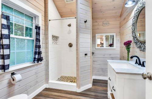 Gables End Escape Lakefront Dock Kayaks - Photo 13