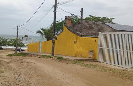 Casa 4 quartos, 2 suítes, piscina e acessibilidade - Frente para a lagoa - Foto 8