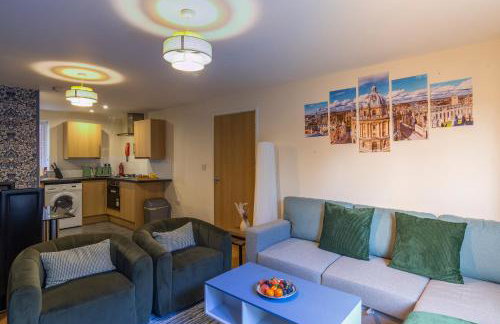 The Vogue Stay, 3 Bedrooms, 2 bathrooms, Ideal for JR & Oxford Hospitals, FREE CarPark, Conveniently located for Ring Road access, 2 miles from Oxford City Centre easy car & bus route - Foto 15