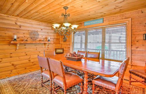 Lake Hartwell Lodge with Dock, Theater and Hot Tub! - Foto 9