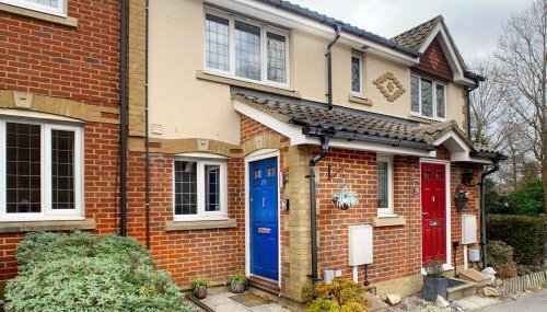 Knaphill - 2 Bedroom Terrace House - With Garden - Foto 1, Other