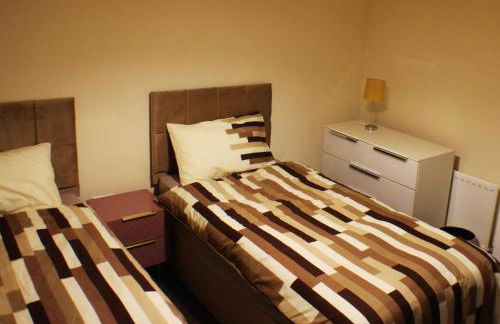 The Silverstone House. Comfort, Convenience and no hassle at the doorstep of Silverstone Race Circuit. - Photo 8