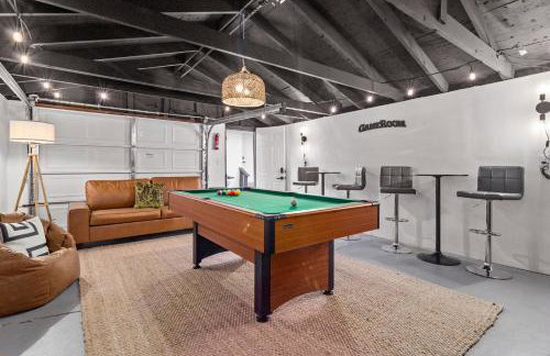 Game Room and Huge Yard with Fire Pit Yard Games and BBQ Near UE and Downtown - Foto 30