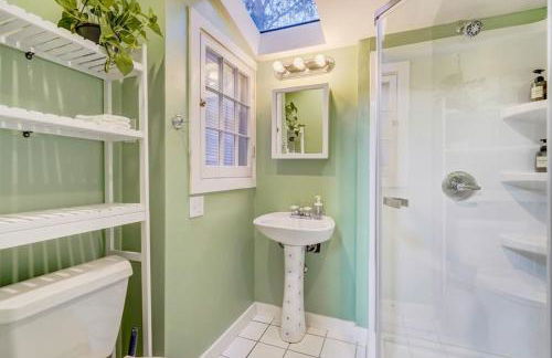 Chic chalet w/ hot tub, ping-pong, arcade bball - Foto 40