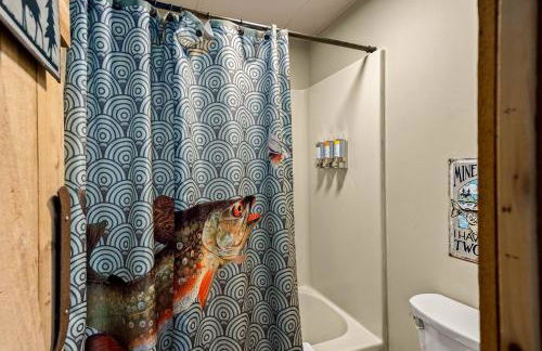 Stonegate Lodge 2 Queen Beds WIFI 50in Roku TV Salt Water Pool Room #105 - Photo 13