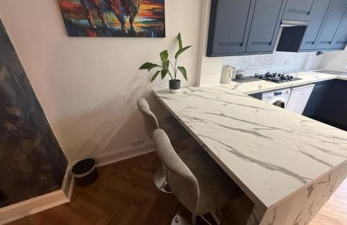 Southend Apartment With Parking, Private Garden and Beach Side Location - Foto 27