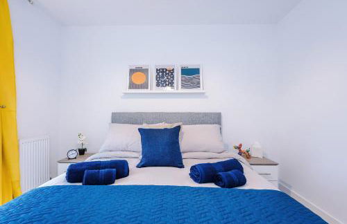 Stunning 3 Story Home, 3 x King Size Beds, Pool Table, Free Parking x2, Ping Pong - Foto 27