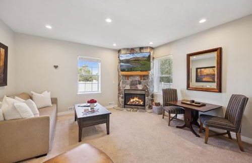 Creekside cutie 3br 2.5ba near skiing sleeps 8 - Foto 4