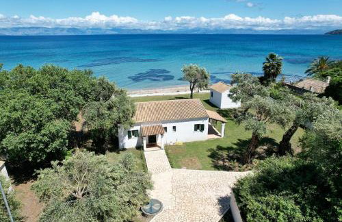 Beachfront Villa with Garden - Valentine Corfu - Foto 1