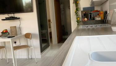 Ocean Drive Deluxe Apartment with complimentary Day Time Beach hut - Foto 5