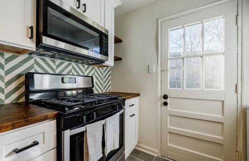 5min-Grant park with Fenced Yard, Parking and Pet Friendly - Photo 13