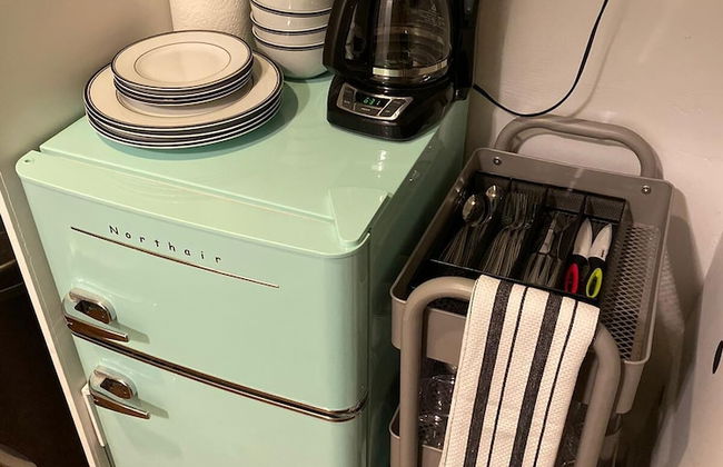 Gorgeous Studio in Beverly Boulevard! Sleeps 4! - Photo 8