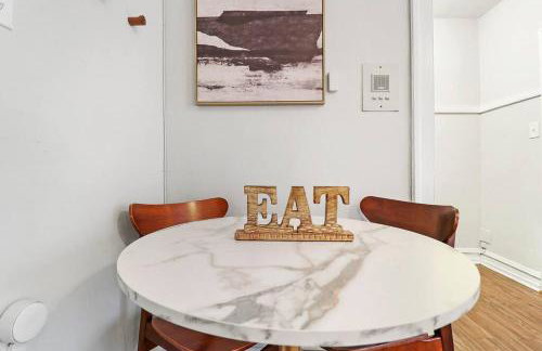 City Charm Studio Apt in Chicago - Kenwood 205 - Photo 3