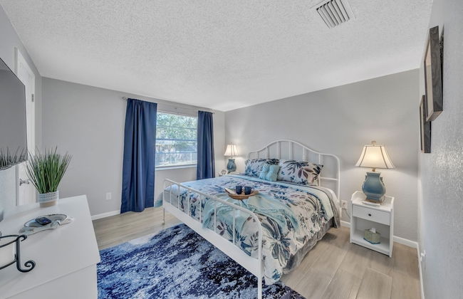 Serenity Retreat: Charming Home Near Attractions! 3 Bedroom Home by RedAwning - Foto 2