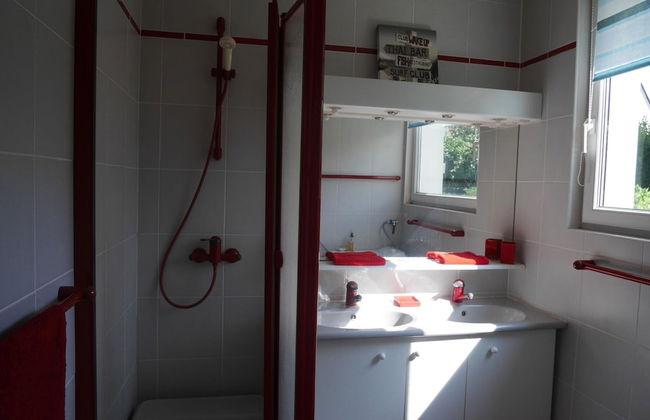 Holiday Home in Ploudalmyzeau - Photo 8