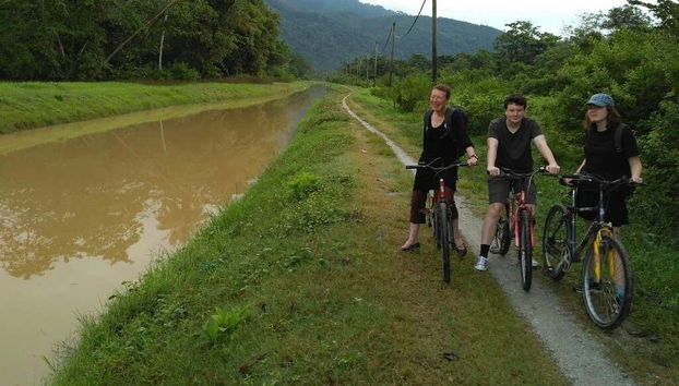 Pédalez au bord de la rivière